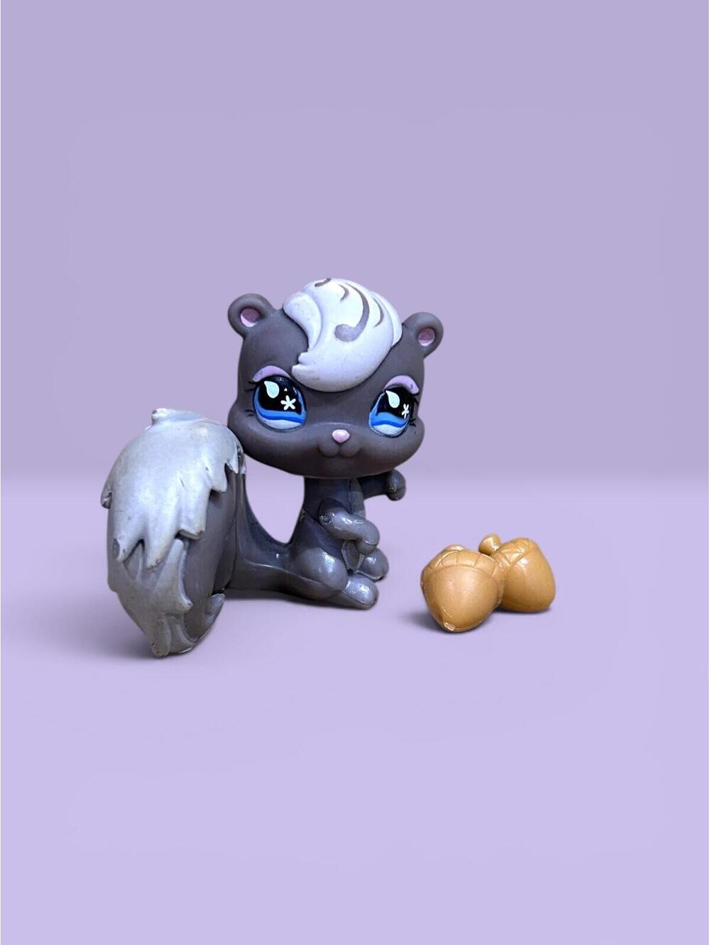 Littlest Pet Shop LPS Squirrel #484 with Acorns Accessory